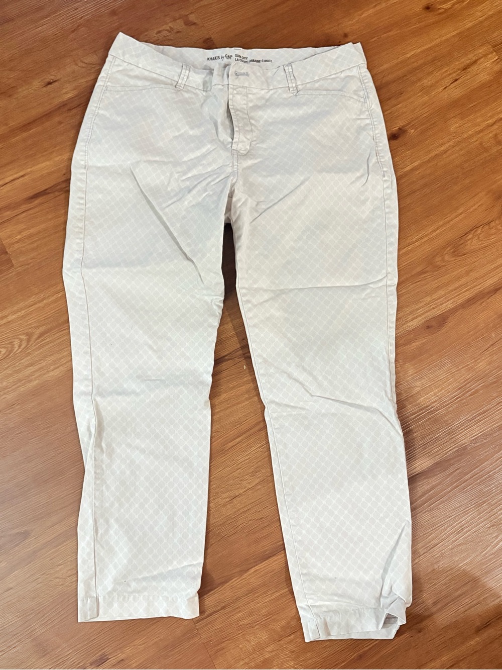 GAP Men's Cream Chino Pants with Subtle Diamond Print